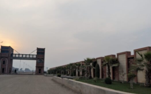 10 MARLA PLOT IN CANAL VIEW