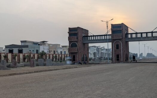 10 MARLA PLOT IN CANAL VIEW